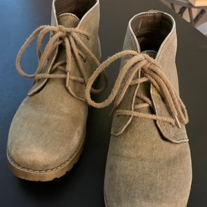 Women’s size 7 Cliffs canvas boots